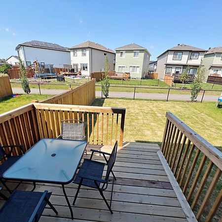 Beautiful Home With 4 King Beds,Airport,Disney+ Edmonton Exterior foto