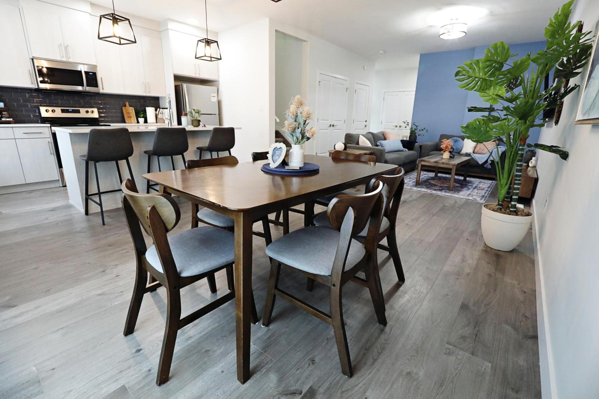 Beautiful Home With 4 King Beds,Airport,Disney+ Edmonton Exterior foto