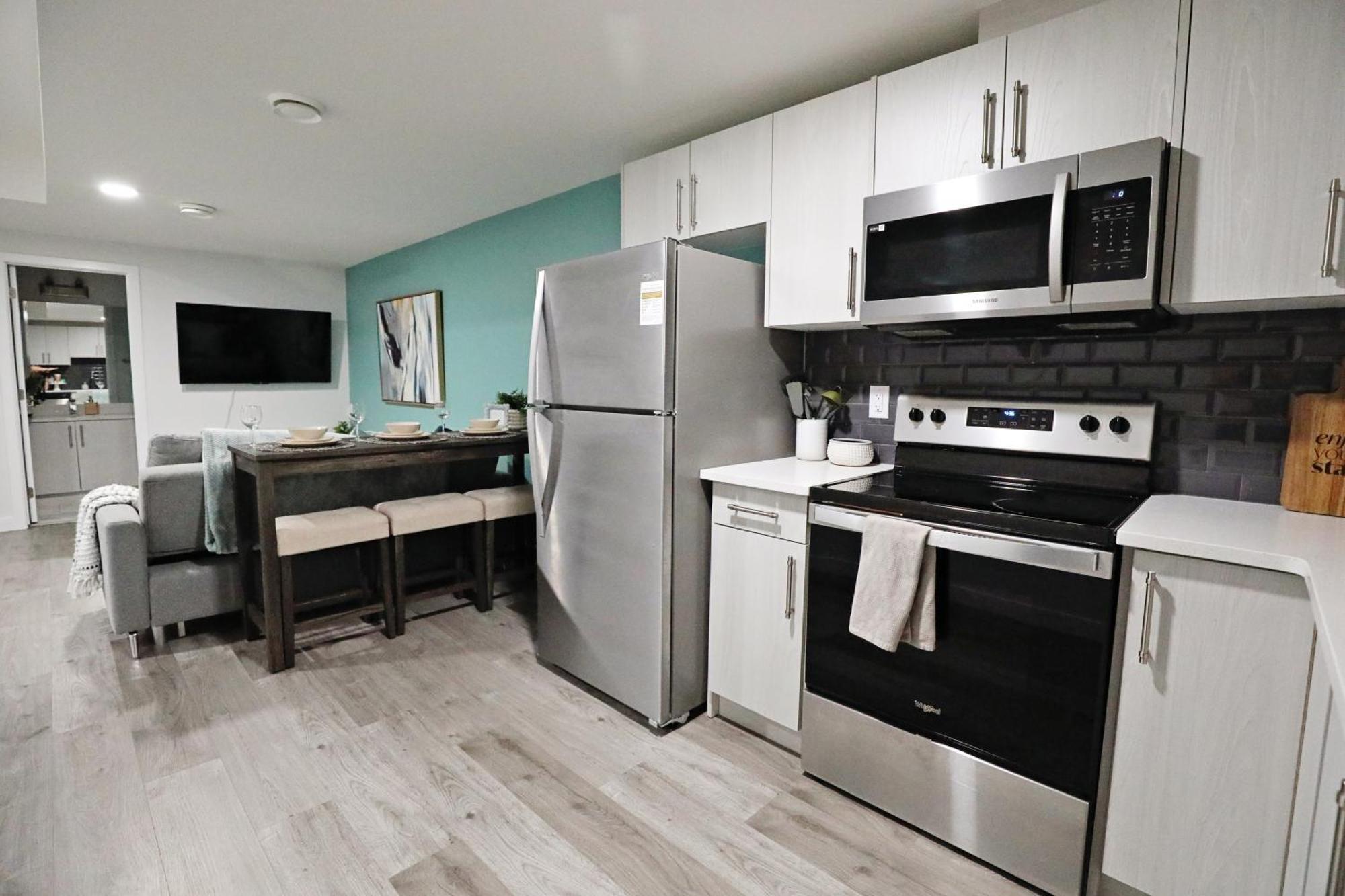 Beautiful Home With 4 King Beds,Airport,Disney+ Edmonton Exterior foto