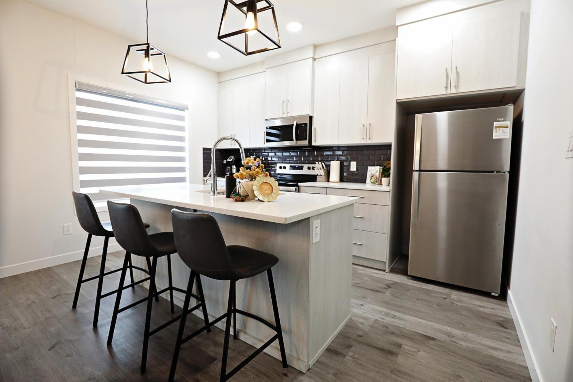 Beautiful Home With 4 King Beds,Airport,Disney+ Edmonton Exterior foto