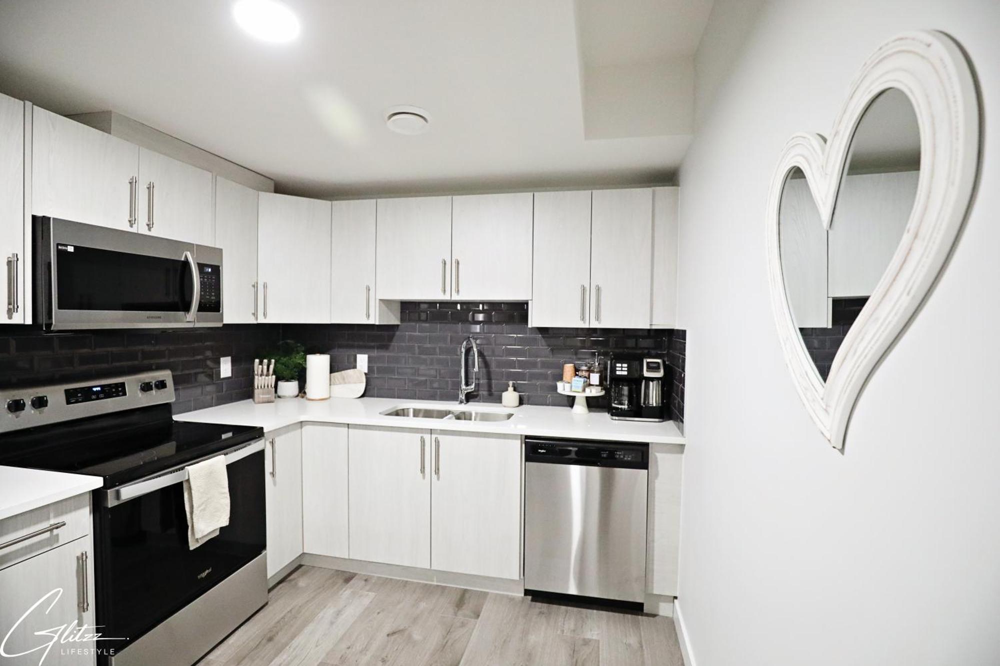 Beautiful Home With 4 King Beds,Airport,Disney+ Edmonton Exterior foto